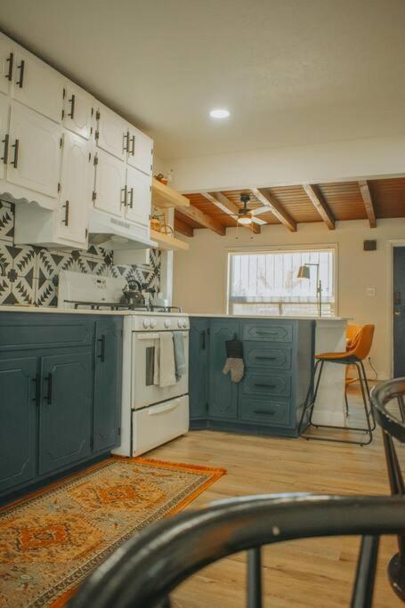 Casa Charleston-3br-2bath-hot Tub-pet Friendly-no Pet Fees! Holiday home Albuquerque