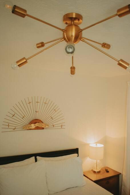 Casa Charleston-3br-2bath-hot Tub-pet Friendly-no Pet Fees! * Albuquerque