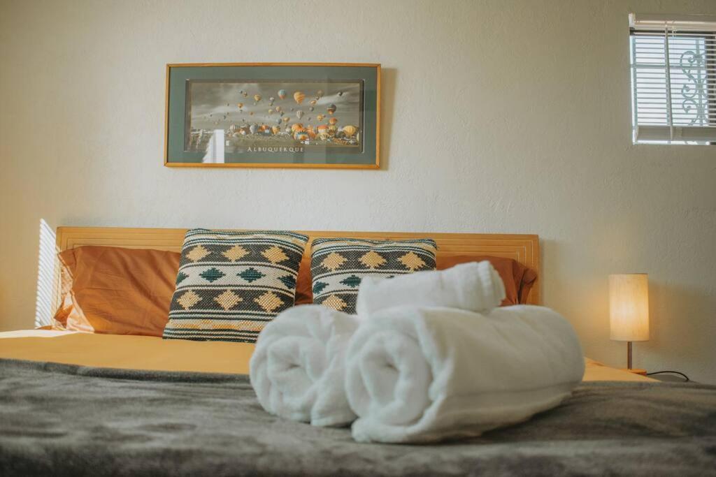 Casa Charleston-3br-2bath-hot Tub-pet Friendly-no Pet Fees! * Albuquerque