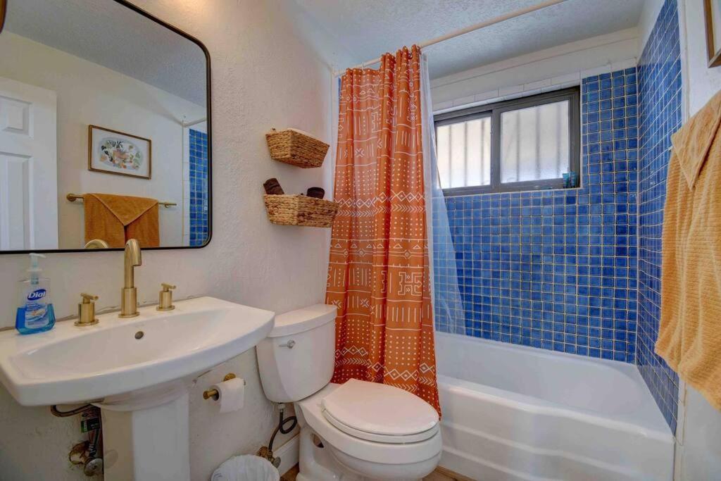 Casa Charleston-3br-2bath-hot Tub-pet Friendly-no Pet Fees! Albuquerque