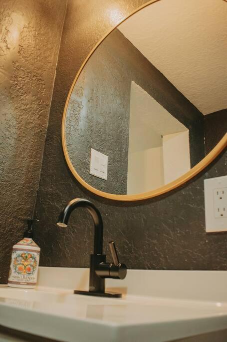 Casa Charleston-3br-2bath-hot Tub-pet Friendly-no Pet Fees! Albuquerque